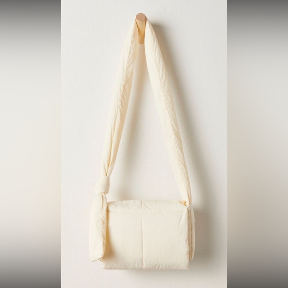 ‼️‼️ S O L D ‼️‼️ Free People ~ ‘Puffy Muff Crossbody’ Bag/Purse *NWT* - Picture 5 of 12